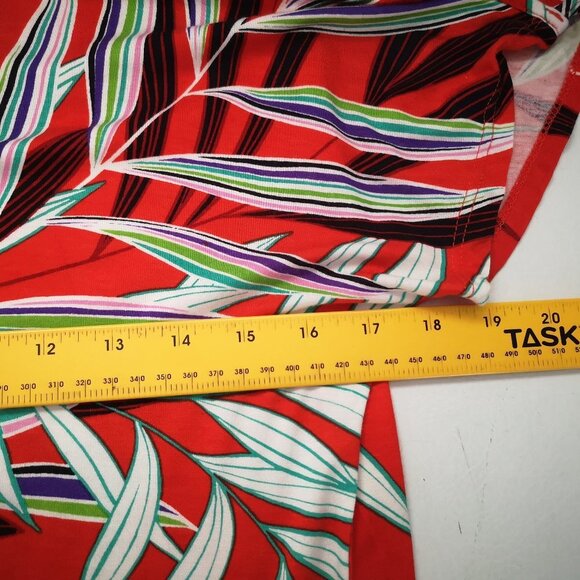 Cable & Gauge Ladies Size Small Red with Leaf Pattern Round Neck Top - Picture 7 of 9